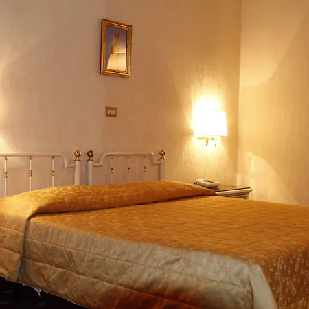 Edera Otel Roma